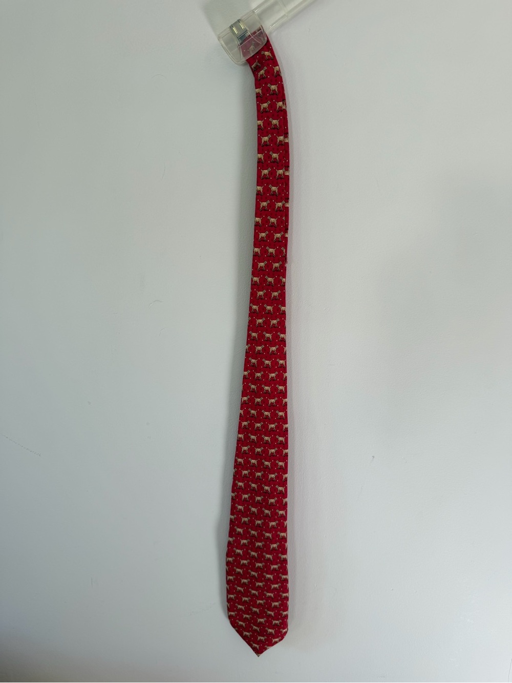 Vineyard Vines Red Tie with chocolate labs